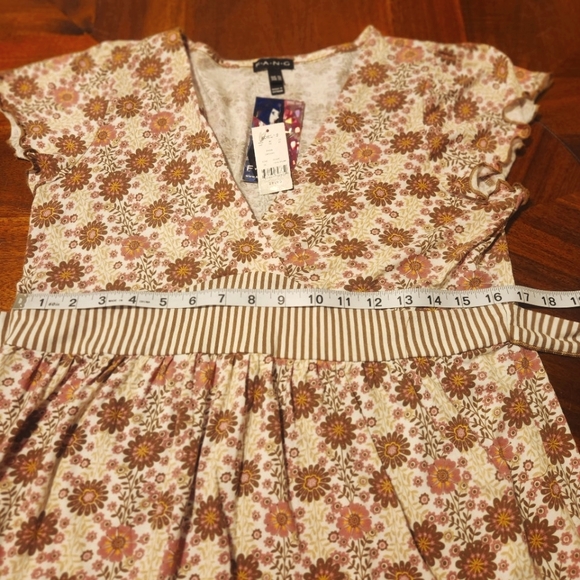 Fang Floral Shirt Belt Tie Top - Picture 3 of 6